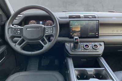 Land Rover Defender 130 D350 X-Dynamic HSE