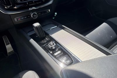 Volvo XC60 B4 B R-Design
