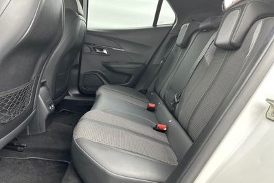 Peugeot 2008 GT 1.2 PureTech EAT8