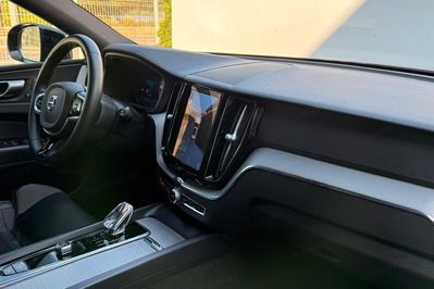 Volvo XC60 B4 D AWD Plus Dark\