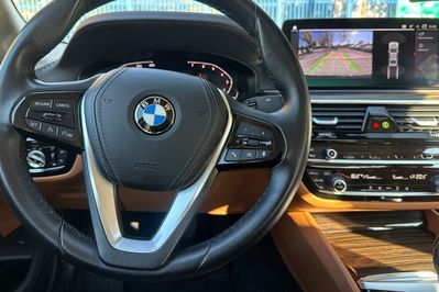 BMW Seria 5 530i xDrive Luxury Line