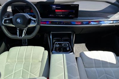 BMW Seria 7 M760e PHEV xDrive sport-aut