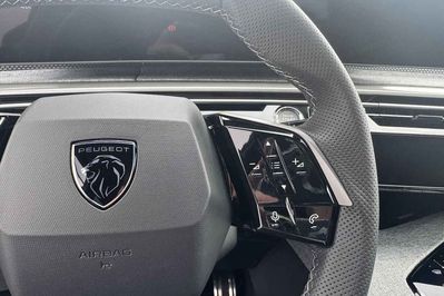 Peugeot 5008 GT 1.2 mHEV e-DCS6