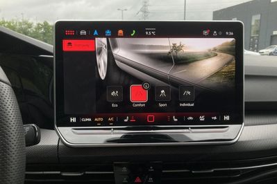 Volkswagen Golf VIII 1.5 eTSI mHEV R-Line DSG