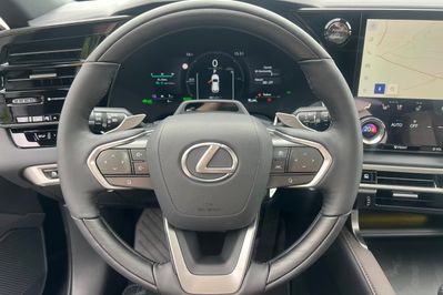 Lexus RX 450h+ Omotenashi 2.5 Hybrid Plug-in