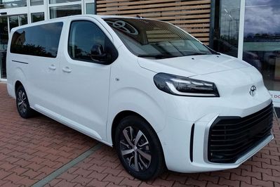 Toyota Proace Verso EV Long 75kWh Business