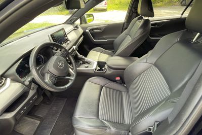 Toyota RAV4 2.5 Hybrid Black Edition by JBL 4x4