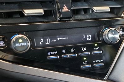 Toyota Camry 2.5 Hybrid Prestige Cvt