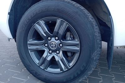 Toyota HiLux 2.4 D-4D Double Cab SR 4x4 aut