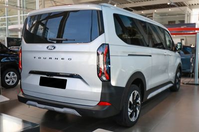 Ford Tourneo Custom 320 L2H1 Active A8