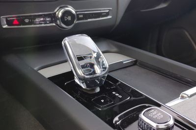 Volvo XC60 T6 Plug-In Hybrid AWD Plus Dark