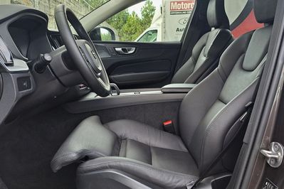 Volvo XC60 B5 B AWD Plus Dark aut