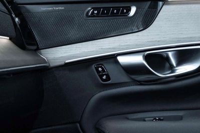 Volvo XC90 B5 AWD Ultra Bright