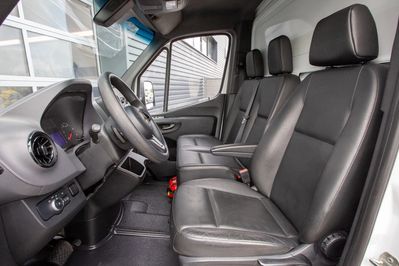 Mercedes Sprinter 314 Kontener + Winda