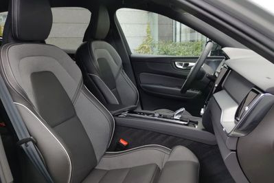 Volvo XC60 T8 Plug-In Hybrid AWD Ultra Black Edition aut