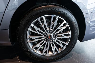 Hongqi H5 Deluxe 2.0T DSG