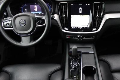 Volvo V60 CC Core B4 D AWD aut