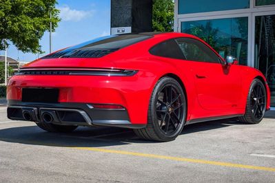 Porsche 911 Carrera 4 GTS