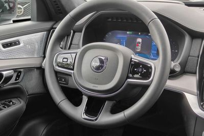 Volvo XC90 B5 AWD Ultra Black Edition