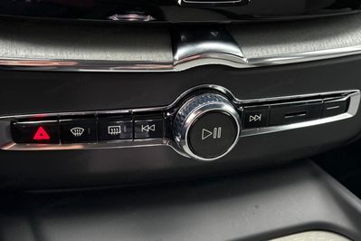 Volvo XC60 T8 Plug-In Hybrid AWD Ultra Bright