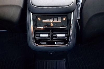 Volvo XC90 T8 AWD Plug-In Hybrid Ultra Dark 7os