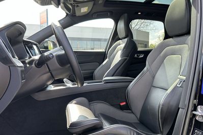 Volvo XC60 T6 Plug-In Hybrid AWD Plus Dark aut