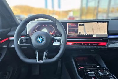 BMW Seria 5 550e xDrive M Sport