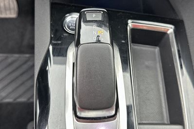 Peugeot 3008 Allure Pack 1.6 Hybrid e-EAT8