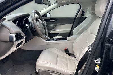 Jaguar XE 2.0 D Prestige aut