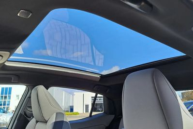 Toyota C-HR + Executive BEV