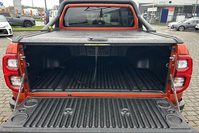 Toyota HiLux Double Cab Invincible 4x4 AT