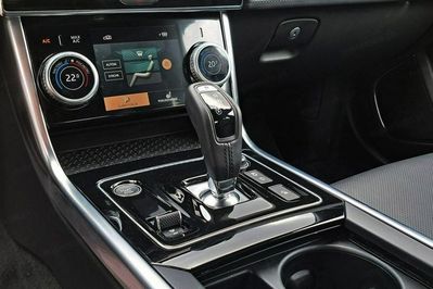 Jaguar XE D200 AWD SE