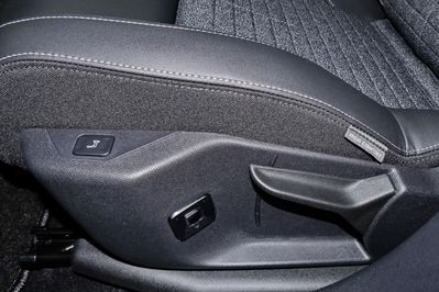 Peugeot 3008 Business e-DCS6 1.2 PureTech mHEV