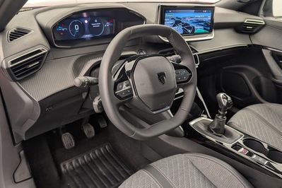 Peugeot 2008 ALLURE 1.2 PureTech