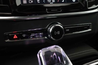 Volvo V90 T8 AWD Ultra Bright