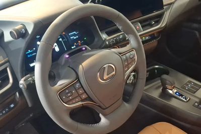 Lexus UX 300h F Sport Design 2.0 Hybrid Dynamic Force