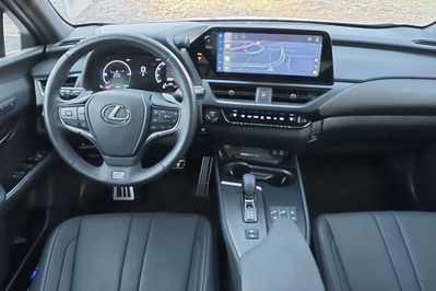 Lexus UX 300h F Sport AWD