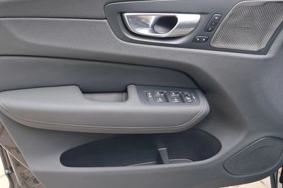 Volvo XC60 B5 B AWD Plus Dark
