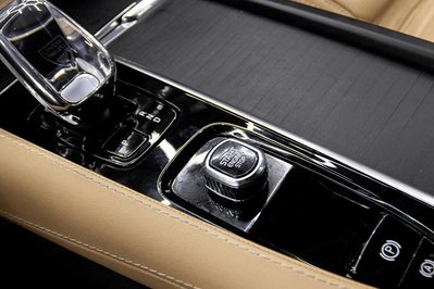 Volvo XC90 T8 AWD Plug-In Hybrid Plus Dark 7os aut