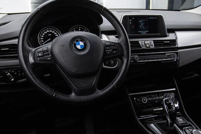 BMW Seria 2 218d Advantage aut