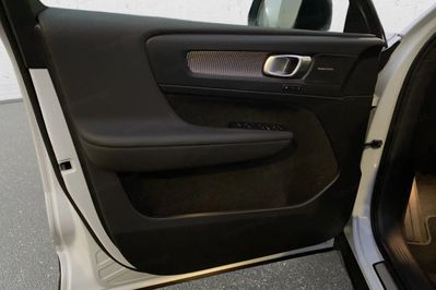 Volvo XC40 B3 B Plus Dark