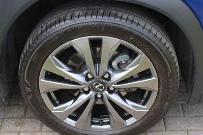 Lexus UX 300h F Sport Design Hybrid Dynamic Force