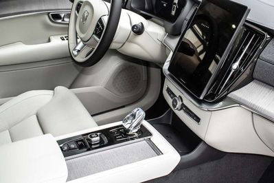 Volvo XC90 B5 AWD Ultra Bright