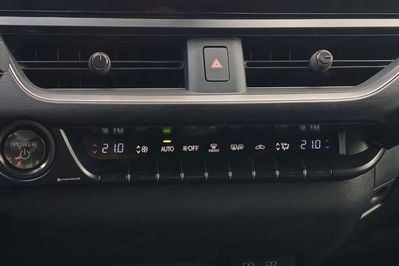 Lexus UX 300h F Sport AWD