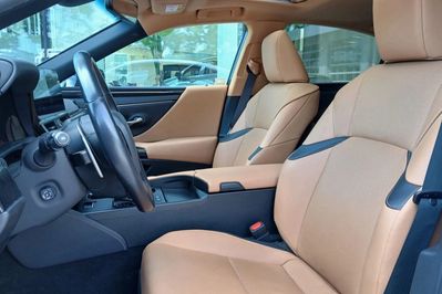 Lexus ES 300h Business Edition