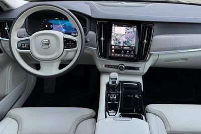 Volvo V90 T6 AWD Plug-In Hybrid Plus Dark aut