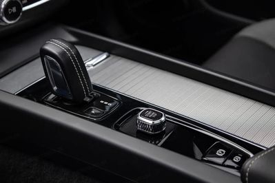 Volvo XC60 T8 AWD Plug-In Hybrid R-Design