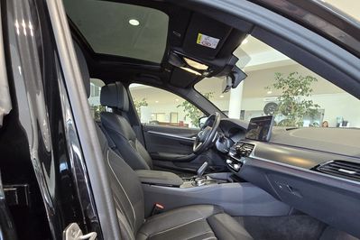 BMW Seria 5 540i xDrive mHEV aut