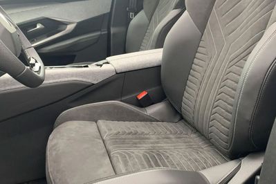 Peugeot 3008 GT Exclusive e-DCS6 1.2 mHEV