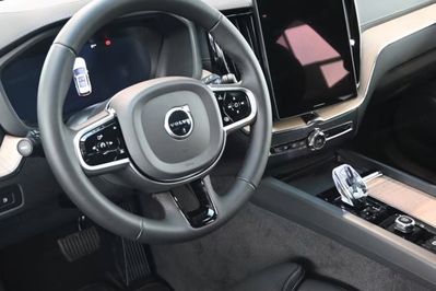 Volvo XC60 B5 AWD Plus Dark